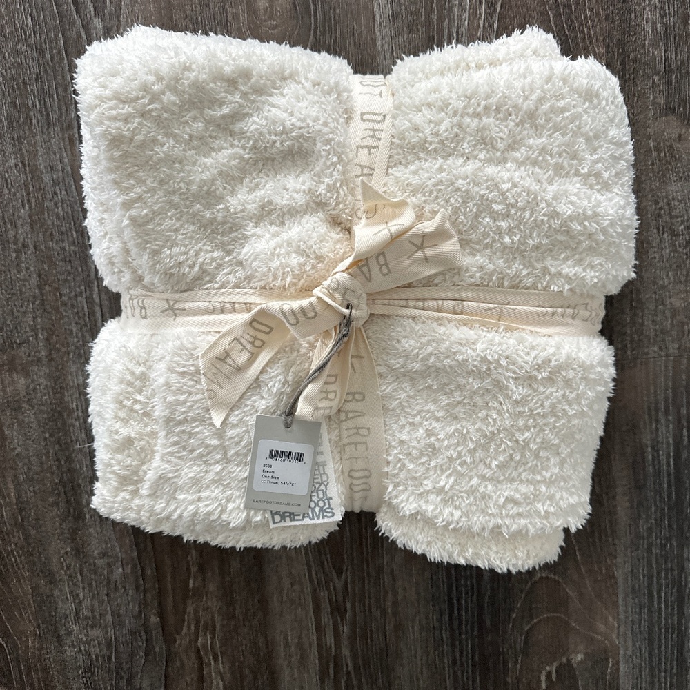 NWT Barefoot Dreams cozy throw 54 x 72